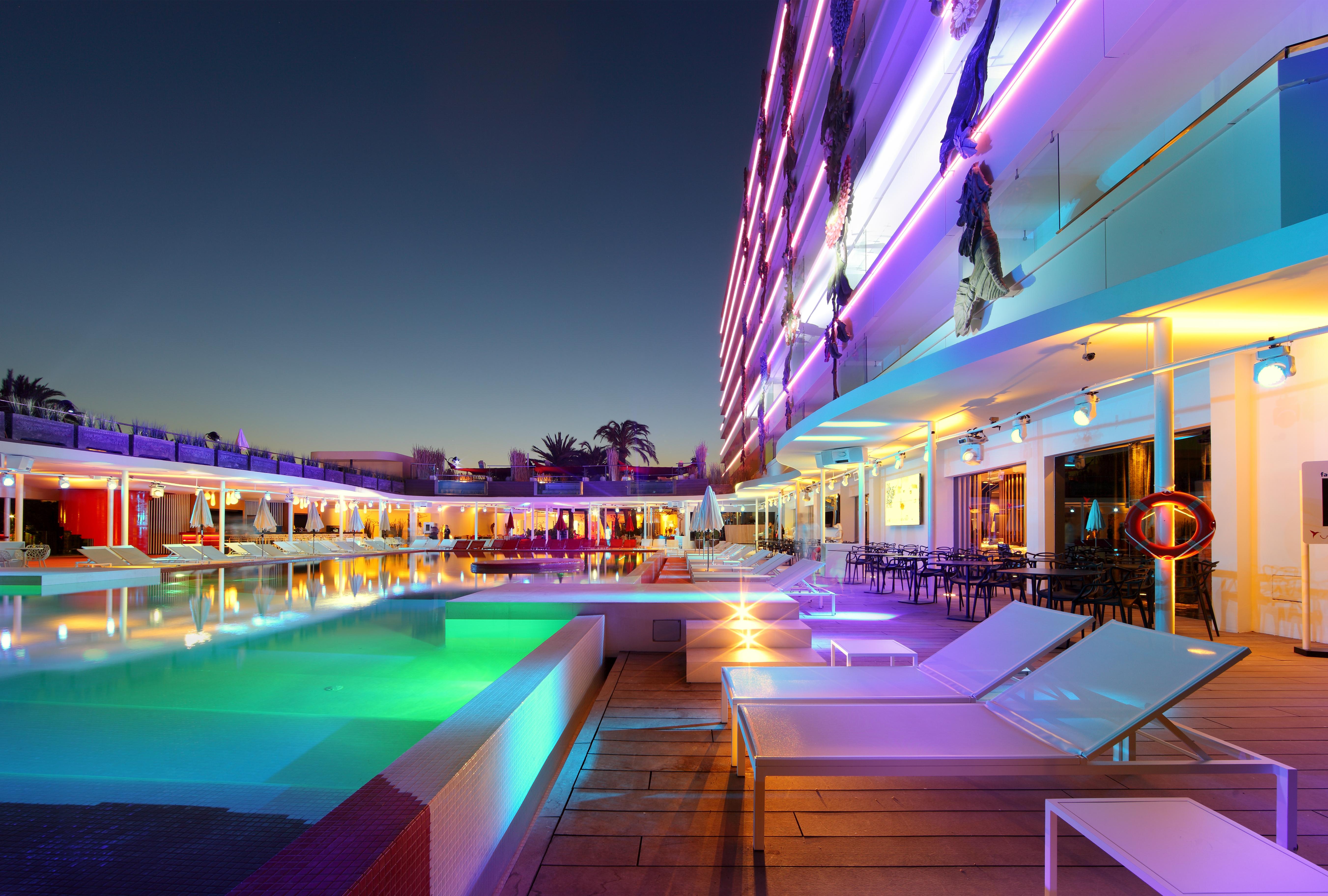 Ushuaia Ibiza Beach Hotel - Adults Only-Entrance To Ushuaia Club Included Playa d'en Bossa Exterior photo